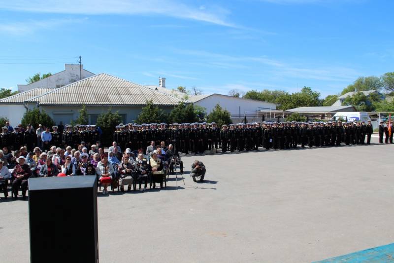 torzhestvennaya_chastj_prohozhdenie_lichnogo_sostava_garnizona_koncert_09_05_2016_29_web_29